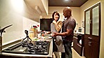 日本在住の黒人男性による素人妻口説き連れ込みメガち○ぽSEX！顔より大きい世界一強暴な黒デカち○ぽを生でねじ込まれ溜まっていた性欲が爆発した日本人妻が初めてののけぞり連続絶頂！合計52回 旦那の短小ち○ぽでは届かないま○この奥までガン突きされたご無沙汰妻は何･･･ サンプル画像2