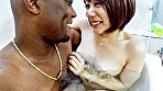 日本在住の黒人男性による素人妻口説き連れ込みメガち○ぽSEX！顔より大きい世界一強暴な黒デカち○ぽを生でねじ込まれ溜まっていた性欲が爆発した日本人妻が初めてののけぞり連続絶頂！合計52回 旦那の短小ち○ぽでは届かないま○この奥までガン突きされたご無沙汰妻は何･･･ サンプル画像5