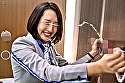 一般男女モニタリングAV しごいてしゃぶってヌキまくり！！大手航空会社勤務の憧れのキャビンアテンダントが無数に生えた壁ち○ぽの即ヌキに挑戦！ 3 フル勃起ち○ぽに囲まれ恥じらいながらもオマ○コが濡れてしまった黒パンスト美脚CAはザーメンまみれでノンストップ射精S･･･ サンプル画像2