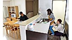 一般男女モニタリングAV 近親相姦しちゃった母子のその後まで追跡スペシャル マジックミラーの向こうには再婚したての父親！巨乳の新しいお母さんと童貞の息子が2人っきりの密室で筆おろし中出し！！･･･した後日談:義母と息子の何度も繰り返される父には秘密の近親相姦を･･･3 画像4