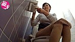 イケメンが熟女を部屋に連れ込んでSEXに持ち込む様子を盗撮したDVD。59～強引にそのまま中出ししちゃいました～ サンプル画像1