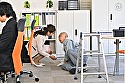 シーン1：欲望に飢えた社長夫人が密かに通う汗と油臭さの中年男の用務員室 春日々音