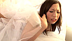 明日に挙式を控えた知り合いの女のウェディングドレス姿を見て興奮してしまった僕は･･･ サンプル画像11