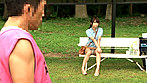 彼氏がいるのにやたらと視線を送って来る子がいて、ジッと見ているわけにもいかないのでその場を離れてみると･･･ サンプル画像2