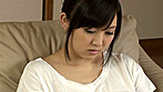 自ら夫に「SEXして！」と言えなく、抱いて欲しくてしょうがないSEXレスな美人主婦は家に上がって来る男で欲求を満たす サンプル画像16