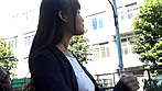 慌てていてブラを着け忘れたノーブラニット女の胸に見とれていると･･･ 4 サンプル画像1