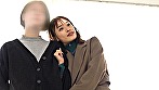『愛し合う夫婦が残したいメモリアルヌードフォト』と題された雑誌の企画と妻を騙し、絶倫チ○ポ男と素肌密着偽撮影会で寝取られ検証！！旦那よりも若くてカチカチに反り返ったチ○ポがマ◯コまで3cmに超接近して奥さん急激欲情！？旦那が近くにいるにも関わらず生中出し！！ 13