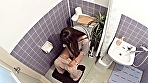 イケメンが熟女を部屋に連れ込んでSEXに持ち込む様子を盗撮した動画。 77 サンプル画像4
