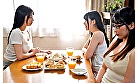妹の目を盗んで地味っ子巨乳姉を大胆にレズ誘惑する妹のGカップ親友 春風ひかる 美園和花 サンプル画像9