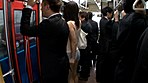ムチムチホットパンツバス ハミ尻を強調するのは性交OKの象徴！？ 人目を気にせず挑発してくるショートパンツ娘 サンプル画像2
