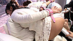 顔出し！女子大生限定 マジックミラー号 素人娘初めての電マ体験 ～パンティの染みができてもオマ◯コ汁の糸が引いても悶絶イキ我慢！～ in池袋 サンプル画像8
