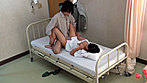 働く本物看護師に惚れちゃった一般男性患者がマジ告白！「長引く入院生活で反り返るほど溜まったち○ぽを素股でヌいてくれませんか？」退院直前の滑り込み交渉で白衣の天使は優しくまたがってくれるのか！？こするだけ･････・のハズがじんわり濡れだしたオマ○コにヌルッと生挿入！ サンプル画像19