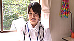 働く本物看護師に惚れちゃった一般男性患者がマジ告白！「長引く入院生活で反り返るほど溜まったち●ぽを素股でヌいてくれませんか？」退院直前の滑り込み交渉で白衣の天使は優しくまたがってくれるのか！？こするだけ･････・のハズがじんわり濡れだしたオマ○コにヌルッと生挿入！ 3 サンプル画像11