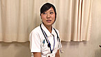 働く本物看護師に惚れちゃった一般男性患者がマジ告白！「長引く入院生活で反り返るほど溜まったち●ぽを素股でヌいてくれませんか？」退院直前の滑り込み交渉で白衣の天使は優しくまたがってくれるのか！？こするだけ･････・のハズがじんわり濡れだしたオマ○コにヌルッと生挿入！ 3 サンプル画像21
