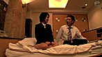一般男女モニタリングAV 会社の同僚と一夜限りのお泊りミッション企画 終電を逃した社会人男女がラブホテルで1発10万円の過激な連続射精セックスに挑戦！日頃から気になっていた同僚女子の身体にふれた既婚の上司チ○ポはフル勃起！恥じらいつつもラブホのエッチな雰囲気で濡れちゃった女子社員マ○コ！大人な男女が全てを忘れて互いの身体を求めて乱れる秘密の生セックスは1度の射精じゃおさまらない！4組合計中出し16 サンプル画像13
