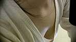 検眼しているときのパックリあいた胸元で捉えたピンコ立ち乳首盗撮 サンプル画像21