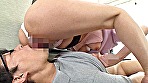 猛烈なスパイダー騎乗位で強制セックス生中出し！2一人暮らしをはじめた僕の部屋に音がうるさいと下の階に住む奥さんが乗り込んできた。これが近隣トラブルだとビビったが説教が旦那の愚痴に変わり本当は欲求不満で困ってると誘惑モードへ！乳首とチ○ポを同時に攻められる！ サンプル画像5
