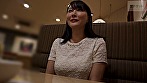 セレブで天然で専業主婦で子供なしの奥様はなぜかパイパンで爆乳！おまけに夜な夜なひとり酒！こんなふしだらな人妻は中出しでお仕置きですね サンプル画像1