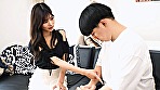 アパートの美人大家さんは家賃免除の代わりに僕のチ〇ポで払わせる！？ギアチェン騎乗位責めで高速グラインド！専業主婦の人妻は年下の男を誘惑し中出しさせて精子を搾り取る性欲強めの痴女だった - Image 2