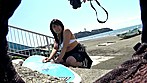 夏一番乗り！日焼けあと巨乳サーファーギャル☆湘南中出しAVデビュー！！Gカップ桃香ちゃん サンプル画像1
