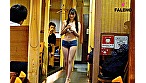 いきなり羞恥SEX みんなの隣でドキドキ即ハメ声我慢 佐藤ゆか サンプル画像5