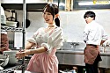 バイト中に彼氏を嫉妬させ仕事中にガン突きSEX 声も出せない状況に興奮して連続イキするド変態ウェイトレス 山下紗和 - Image 1