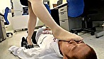 ブチギレたOLが色々なパンストで脚責め サンプル画像12