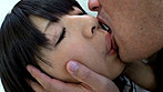 元素人読者モデルで、今は子持ちの主婦。 今日（AV撮影）のために手作り弁当まで用意してくれた家庭的な彼女が、撮影が始まると、どエロなアヘ顔でイキまくって痙攣しまくり！ サンプル画像8