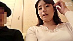 人妻自撮りNTR 寝取られ報告ビデオ 02 人妻・真美（仮名） 三十四歳、結婚六年目 子供なし、カルチャースクール受付 サンプル画像1