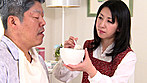 衝撃事実！ 息子夫婦との同居を希望する父親の8割以上は息子の嫁に性的な関心を持っていた！？そして、専業主婦の20%は義理の父親と二人っきりの平日白昼、肉体関係を迫られても拒めず生挿入⇒中出しを許してしまうらしい 2 サンプル画像18