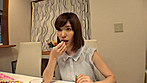 お姉ちゃんにするならどっち？ユリア25歳／入浴中に全裸で乱入してくる気の強いスレンダー痴女姉 絢音21歳／弟に性奴隷志願するドM姉 サンプル画像1