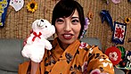 「ねぇ？あたしと一緒にチャットでいっぱ～いHなことしよ」 浴衣美少女！ピチャピチャ潮吹きLIVEチャットオナニー 4時間DX vol.14 サンプル画像1