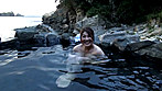 素人さんいらっしゃい！AV女優白鳥寿美礼と混浴露天温泉でHなことしませんか？ サンプル画像10