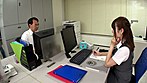 ベロちゅう 清楚でムッツリ！？な新人OL倉持りんがキモ上司達とベロキスまみれなオフィスライフを堪能する！ サンプル画像17