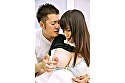 自分より年下のイケメン男にナンパされたおばさんは強引な誘いに「少しだけなら付き合ってあげる」なんていいながらも内心嬉しく少しどころかキスをされたら欲望スイッチが入ってしまい･･･ サンプル画像11