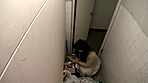 マンションのゴミ捨て場にバイブを置いてみたらエロそうな若妻がコッソリ使うので勃起チ○ポを見せたら喰らい付かれた サンプル画像14