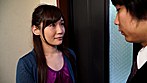 若妻接吻不倫 性欲を持て余した若妻の密かな愉しみ ダンナの留守中に男を引っ張り込んで背徳性交 しほのちさ サンプル画像1