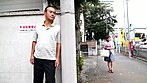若妻接吻不倫 性欲を持て余した若妻の密かな愉しみ ダンナの留守中に男を引っ張り込んで背徳性交 しほのちさ サンプル画像10