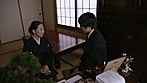 艶尻未亡人、裾をまくり上げて声の出せない状態でデカマラ激ピストンに沈黙の昇天 成宮いろは サンプル画像3