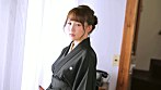 艶尻未亡人、裾をまくり上げて声の出せない状態でデカマラ激ピストンに沈黙の昇天 倉多まお サンプル画像1