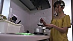 夫の目の前で隣人の労働者の激ピストンの虜になった不貞妻 藍川ヒロ サンプル画像1
