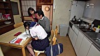 肉欲に堕ちる母娘家庭 育ててくれた母の為に若い躰を欲しがるゲス野郎の腐れチ○ポを自ら咥え込み肉奉仕する可憐な娘 豊中アリス サンプル画像2