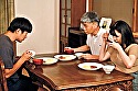 田舎出身のウブな義理の母の爆乳に欲情して親父にナイショで毎日ハメ続けました。 小坂ひまり - Image 15