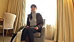 超童顔のメチャカワ妻蘭さんを買い物帰りにナンパ！からのいきなりAVデビュー！ - Image 1