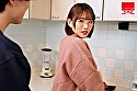 シーン1：バイト先の地味メガネ女子が隠れ爆乳でむっつり淫乱女 桜野桃