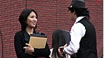 働くお姉さんに中出しナンパ！仕事中でも休憩中でもお構いなし！！ サンプル画像6