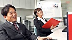 残業中の人妻熟女OL ふたりきりの深夜オフィスで中出し絶頂不倫 HEZ-525