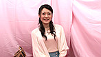 ラップ1枚隔てて息子さんと素股体験してみませんか？と偽りコッソリラップに媚薬を塗ったら効きすぎてマ〇コがぐちょぐちょ！お母さんが自らラップを破ってガマンできずに挿入しちゃいました！ サンプル画像13