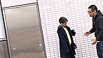 渋谷で見つけた心優しい働くお姉さん 童貞くんのオナニーのお手伝いのつもりがセックス練習ってことで素股していてヌルっと入って筆おろし！？ サンプル画像21