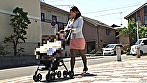 欲求不満そうな尻でベビーカーを押している若妻さん舌先だけでいいので、デカチ○ポをチロチロしてもらえませか？ サンプル画像1